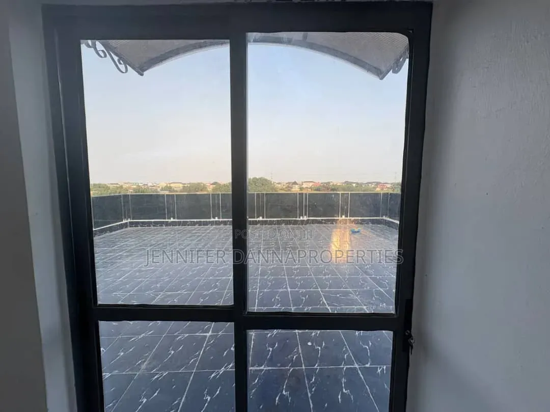 5bdrm Duplex in Osapa london for sale