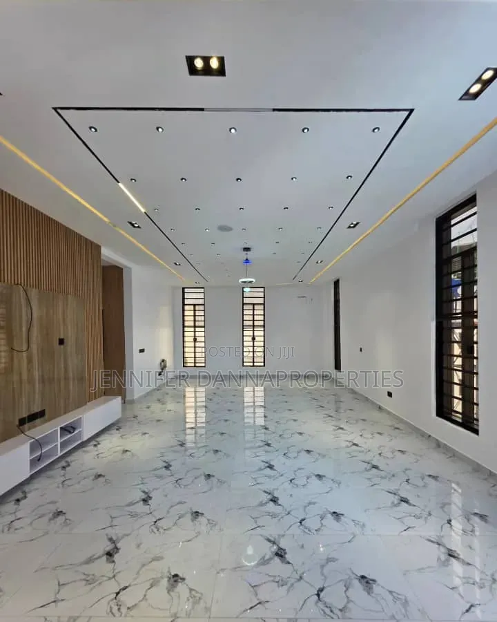 5bdrm Duplex in Osapa london for sale