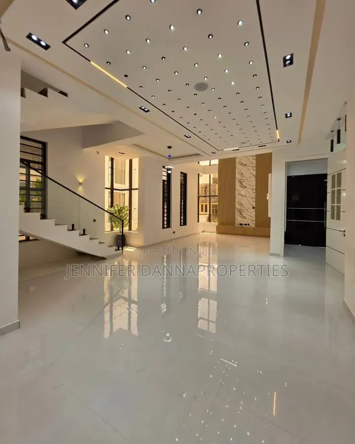 5bdrm Duplex in Osapa london for sale