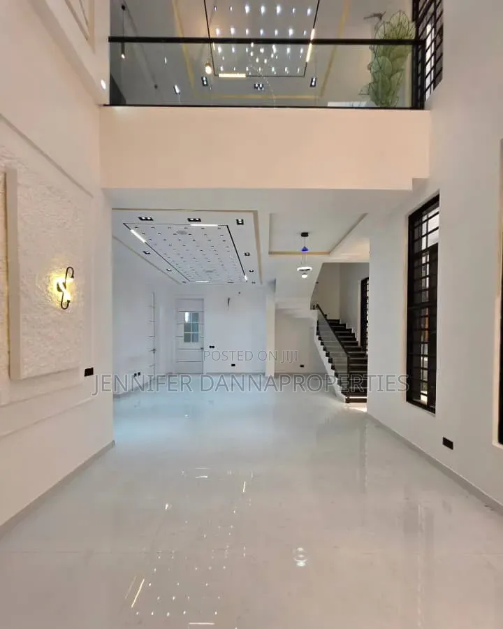 5bdrm Duplex in Osapa london for sale