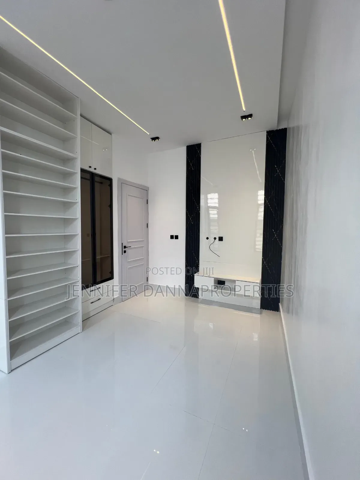 5bdrm Duplex in Sangotedo for sale