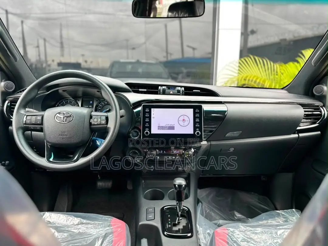New Toyota Hilux 2025 Black