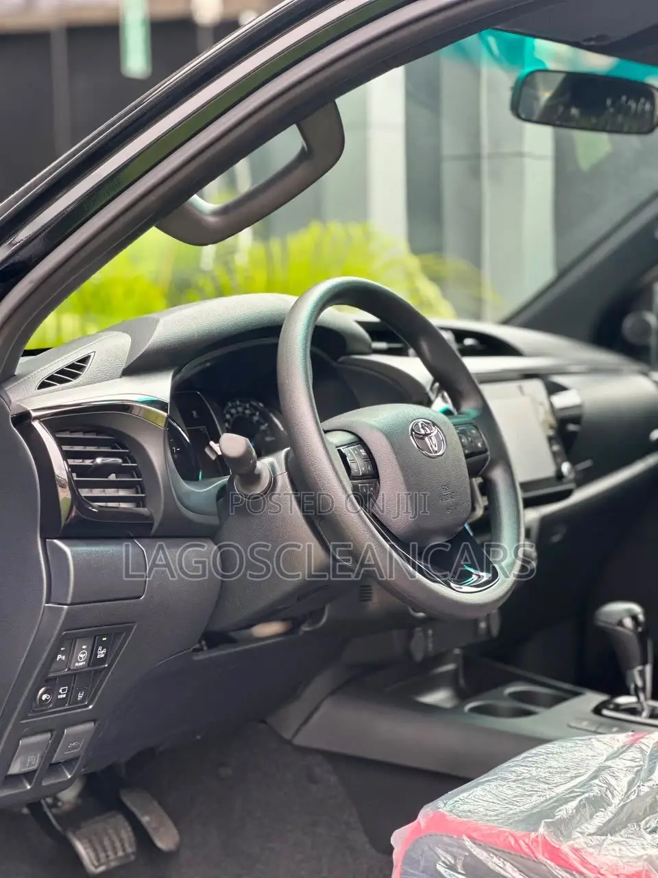 New Toyota Hilux 2025 Black