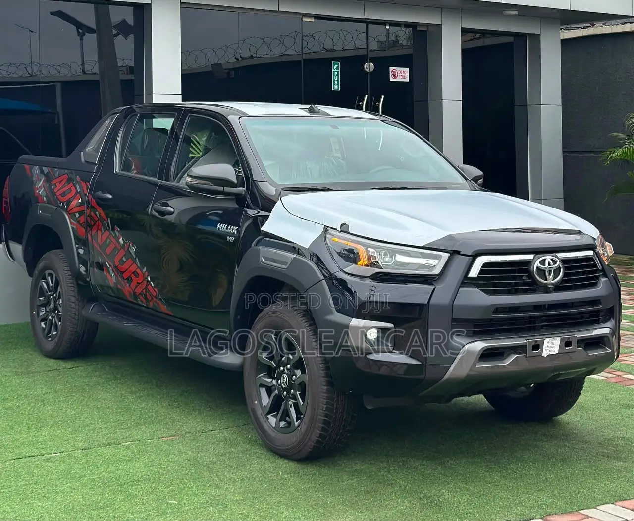 New Toyota Hilux 2025 Black