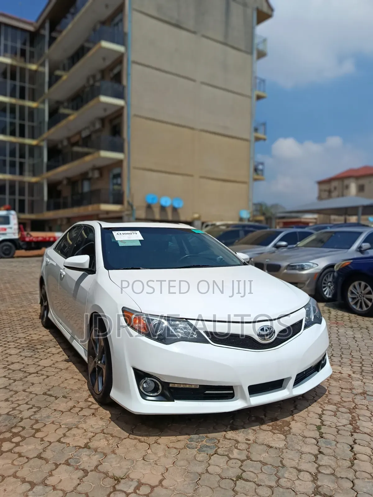 Toyota Camry SE V6 4dr Sedan (3.5L 6cyl 6A) 2013 White