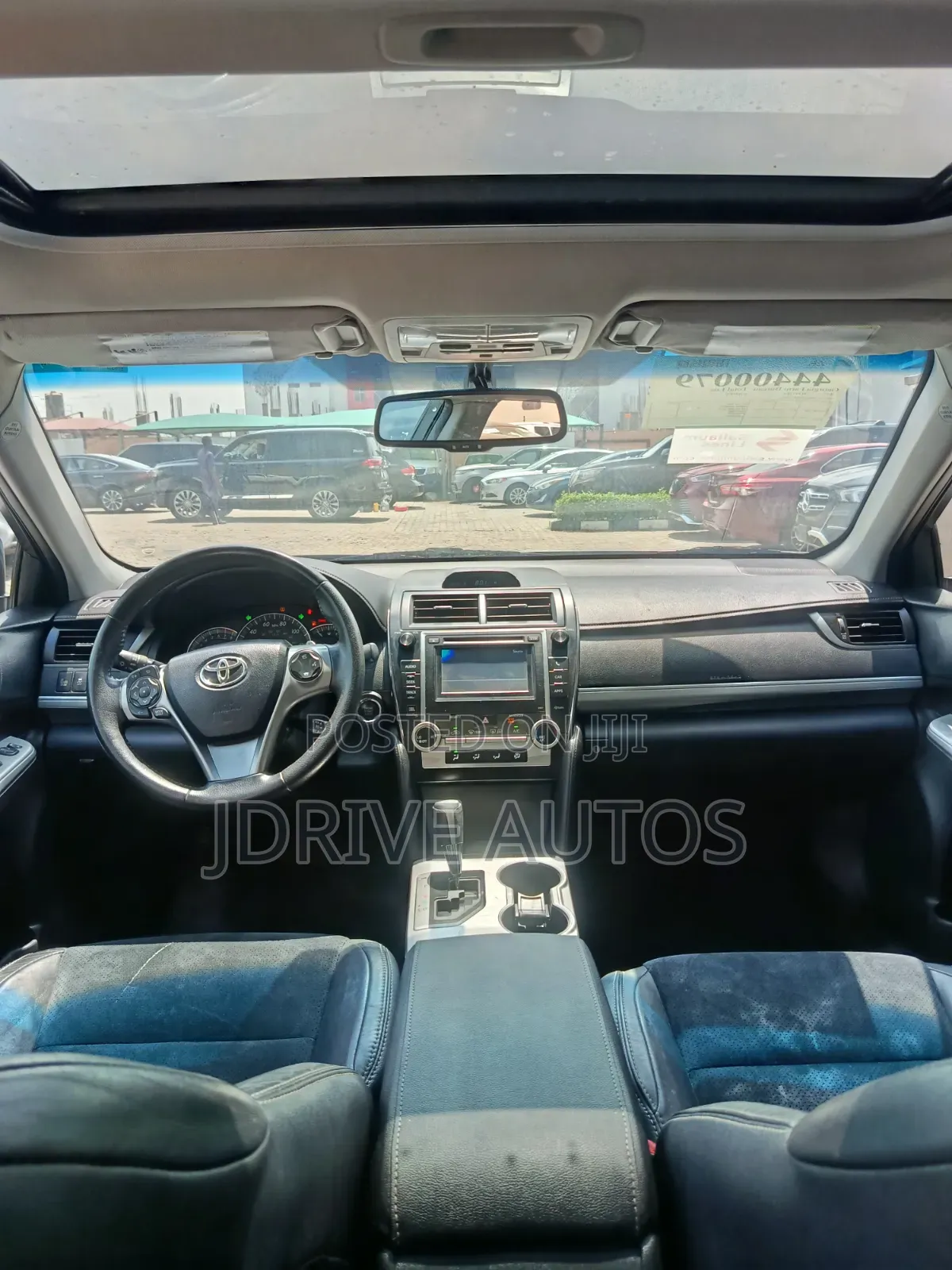 Toyota Camry SE V6 4dr Sedan (3.5L 6cyl 6A) 2013 White