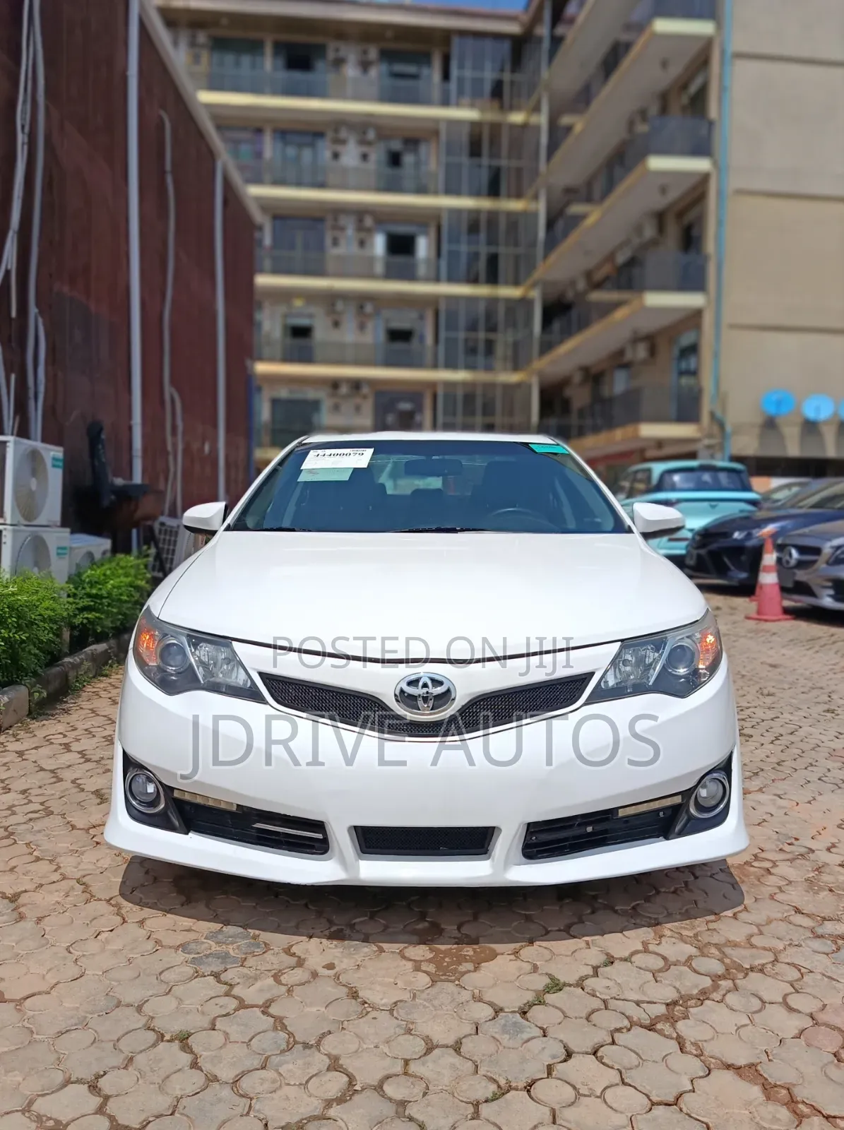 Toyota Camry SE V6 4dr Sedan (3.5L 6cyl 6A) 2013 White