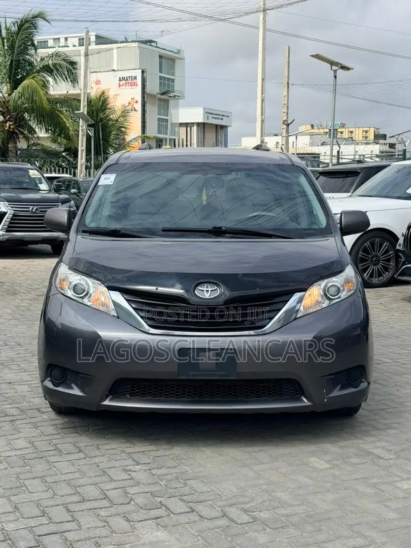 Toyota Sienna LE 7-Passenger 4dr Minivan AWD (3.5L 6cyl 6A) 2015 Gray