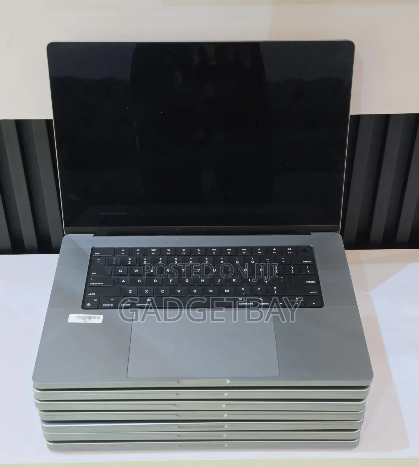 Laptop Apple MacBook Pro 2021 M1 16GB Apple M1 Pro SSD 512GB