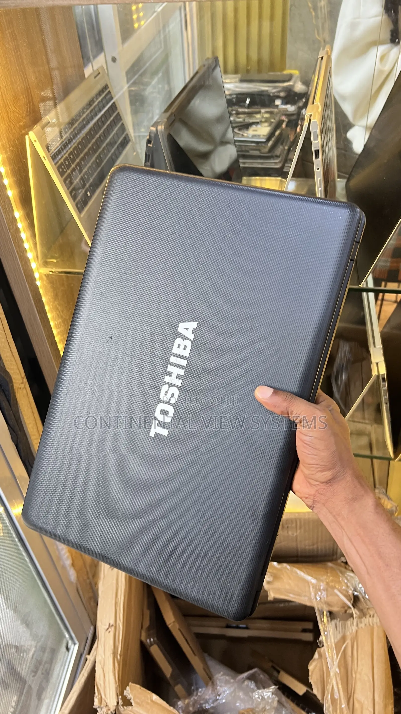 Laptop Toshiba Satellite C665 8GB Intel Core i3 HDD 320GB