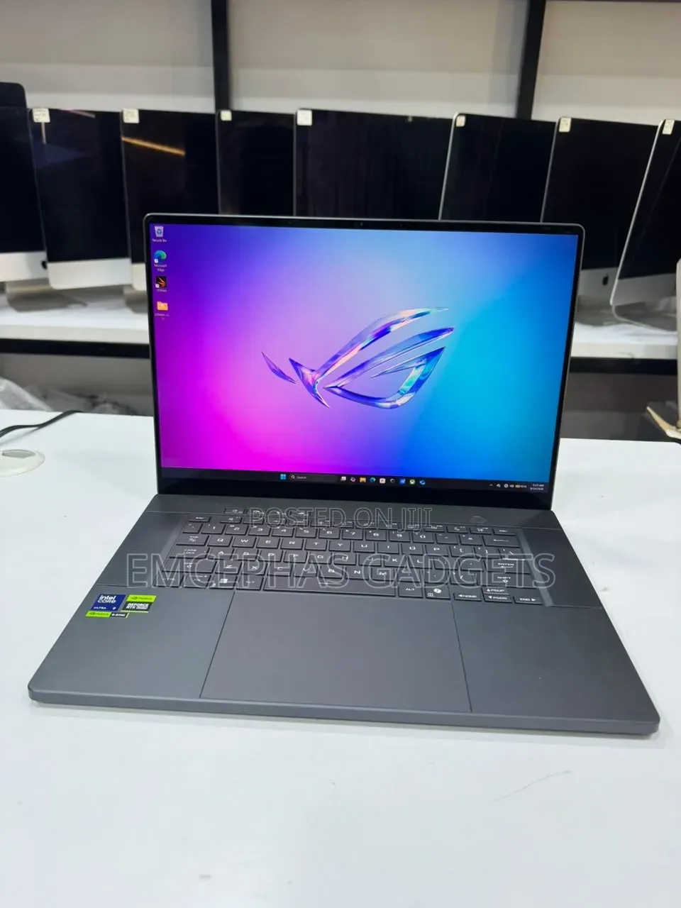Laptop Asus ROG Zephyrus G16 16GB Intel Core Ultra 9 SSD 1T