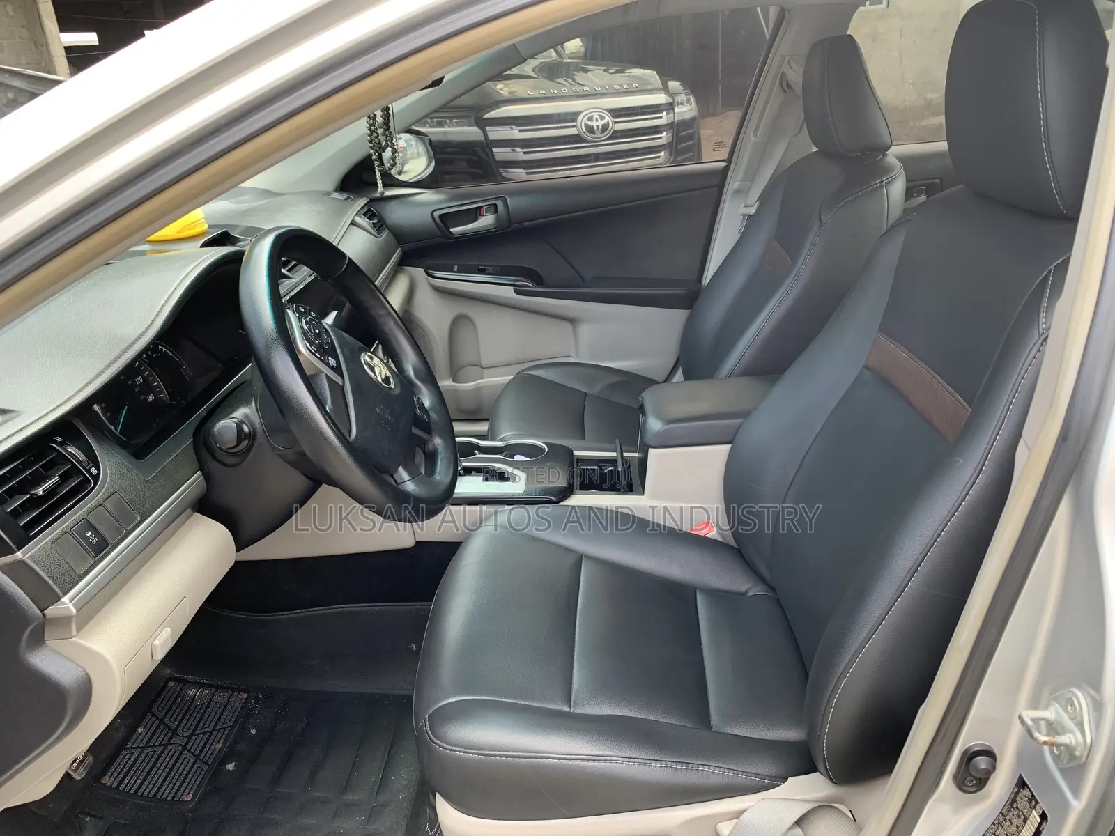 Toyota Camry LE 4dr Sedan (2.5L 4cyl 6A) 2013 Silver
