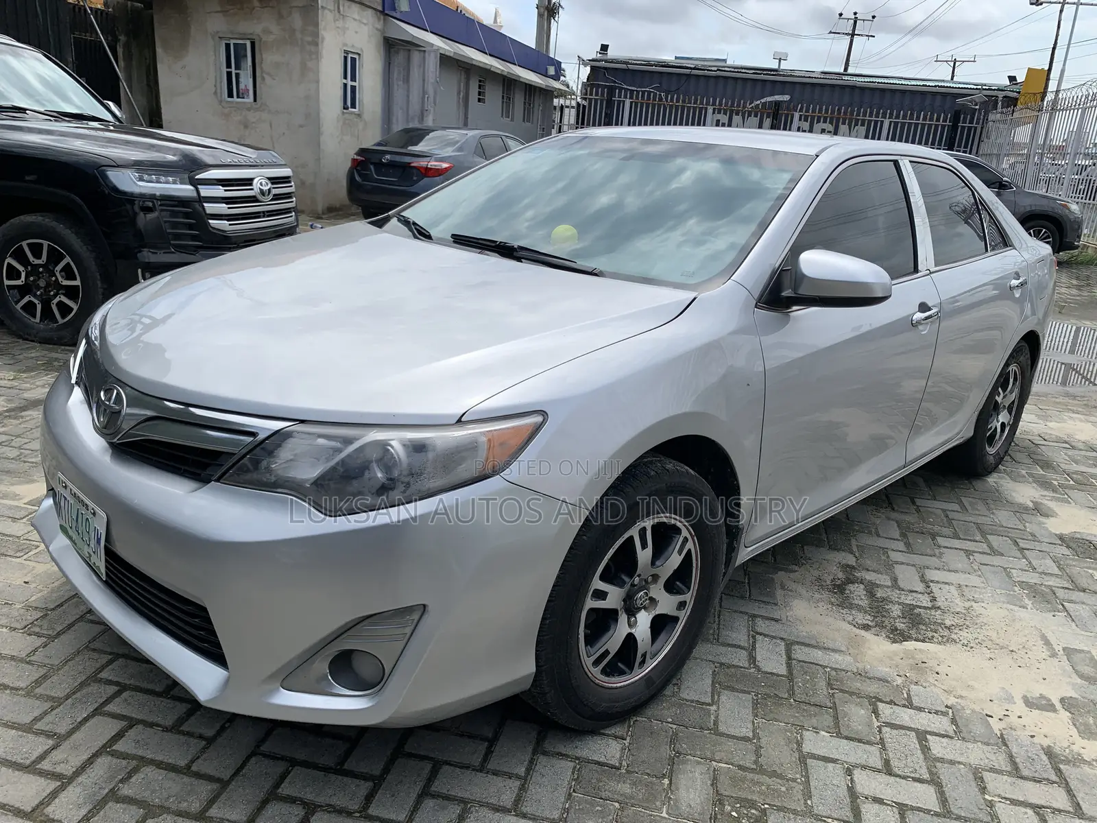 Toyota Camry LE 4dr Sedan (2.5L 4cyl 6A) 2013 Silver