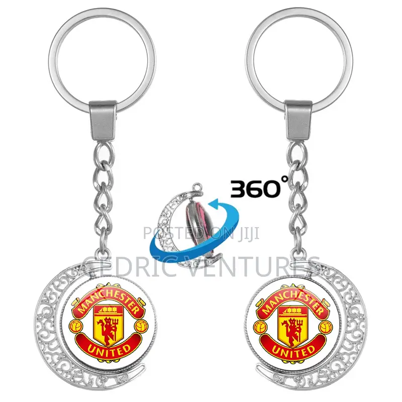 Manchester United. Metal Crest Keychain