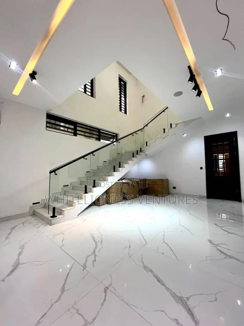 4bdrm Duplex in Ikota for sale