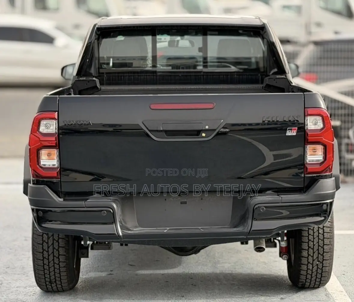 New Toyota Hilux 2025 Black