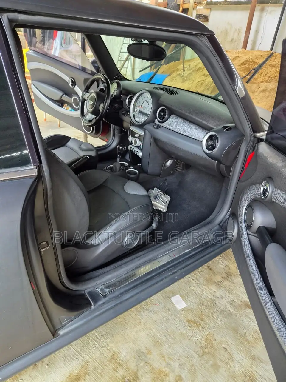 Mini Cooper 2010 Black