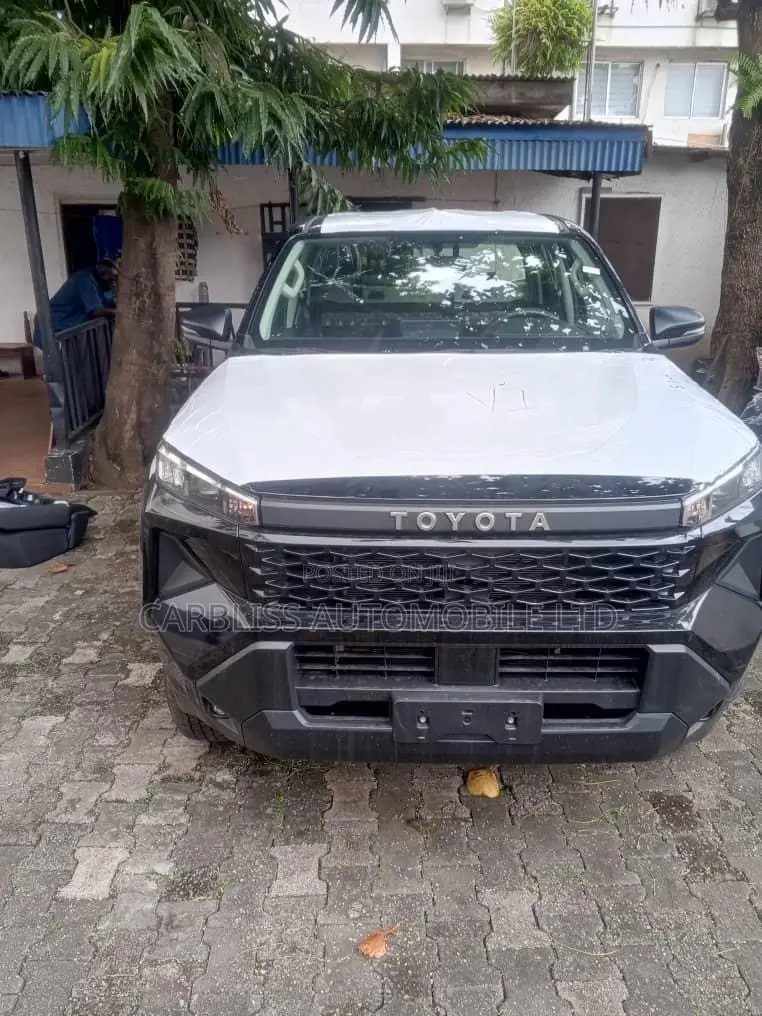 New Toyota Hilux GR SPORT II 2026 Black