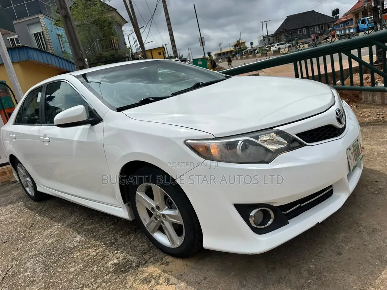 Toyota Camry SE 4dr Sedan (2.5L 4cyl 6A) 2014 White