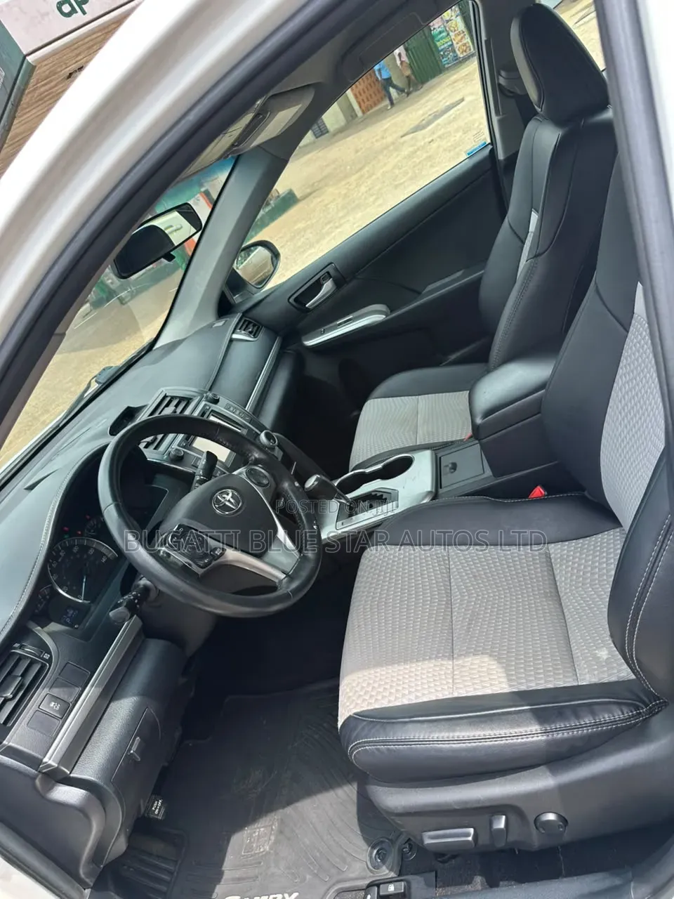 Toyota Camry SE 4dr Sedan (2.5L 4cyl 6A) 2014 White
