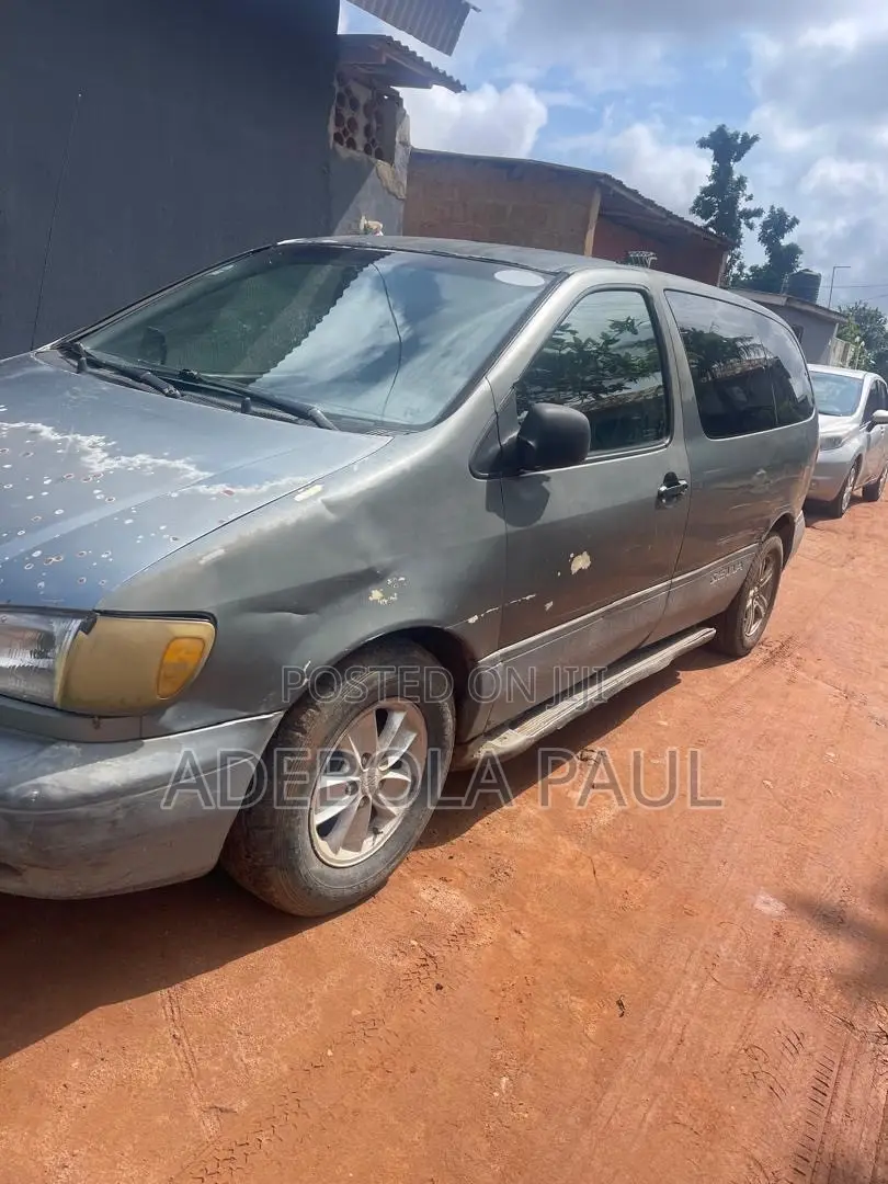 Toyota Sienna 1999 Green