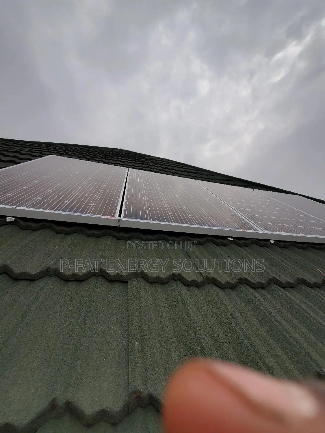 2.5kva Inverter, 2batteries and 6panels