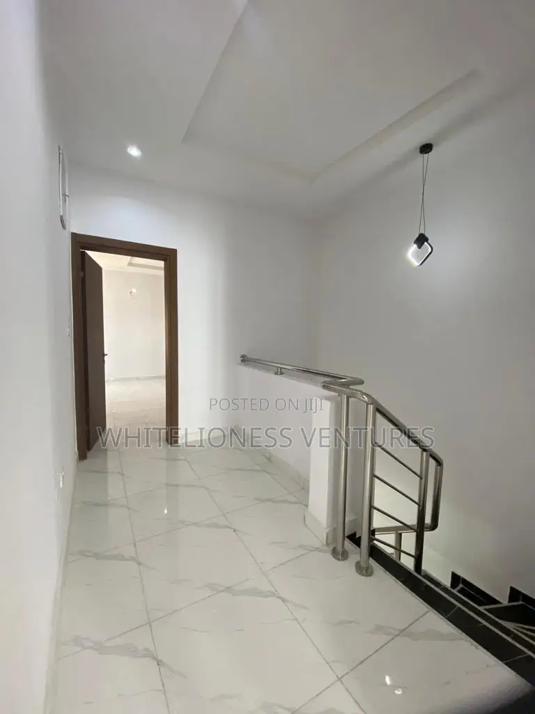 3bdrm Townhouse / Terrace in Ikota for rent