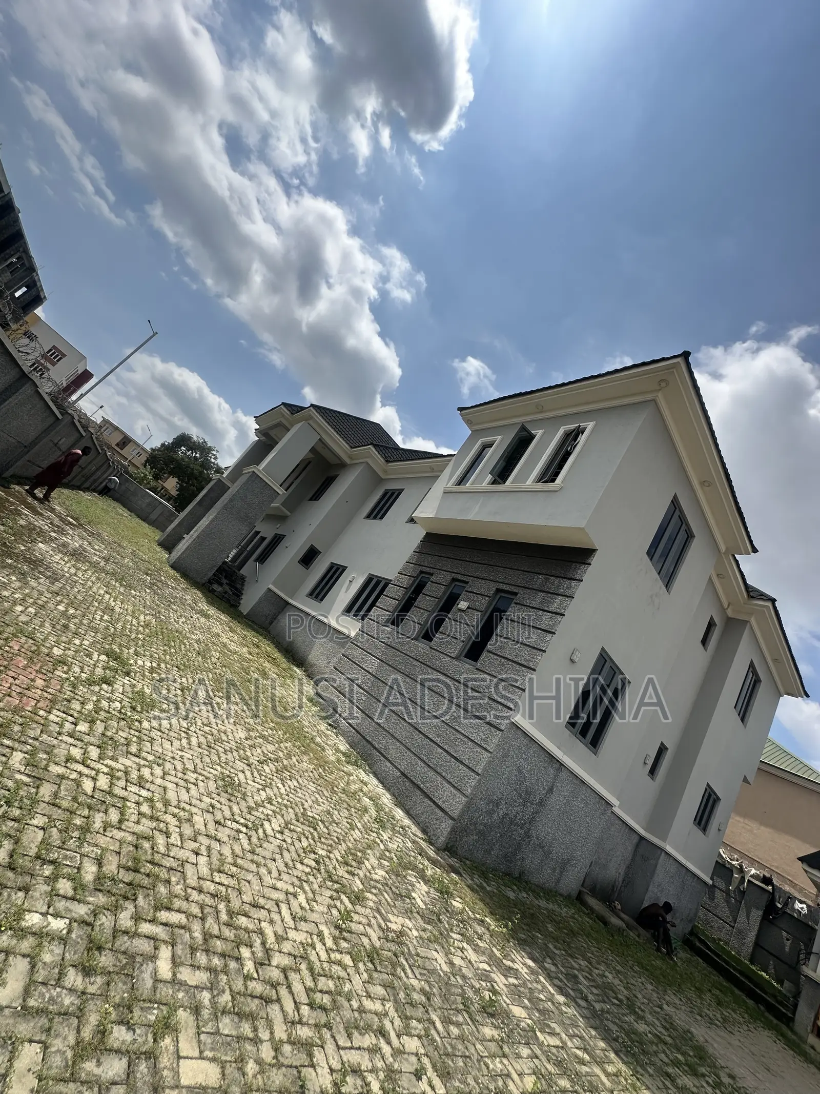 8bdrm Duplex in Life Camp,Fct Abuja for sale
