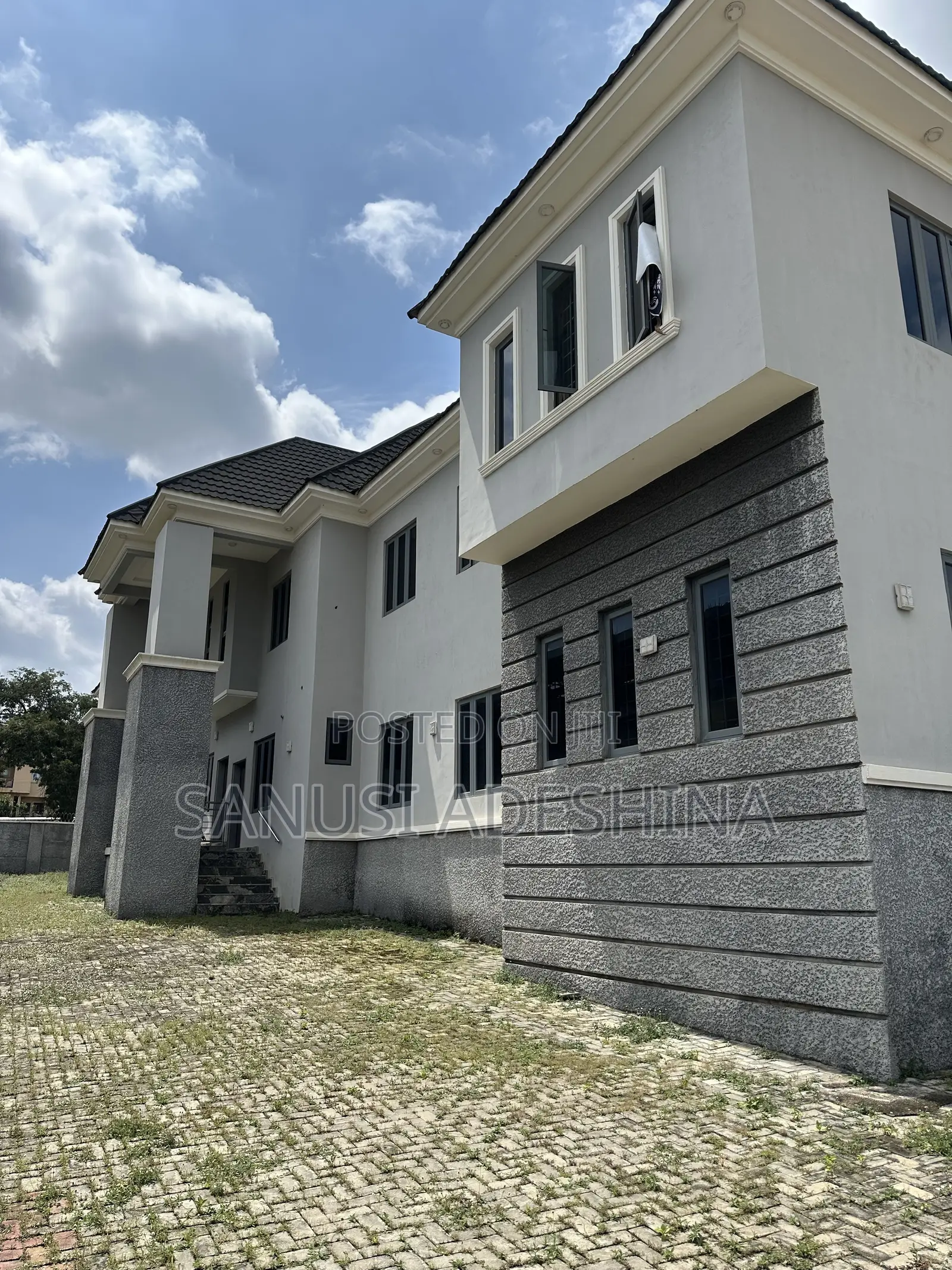 8bdrm Duplex in Life Camp,Fct Abuja for sale