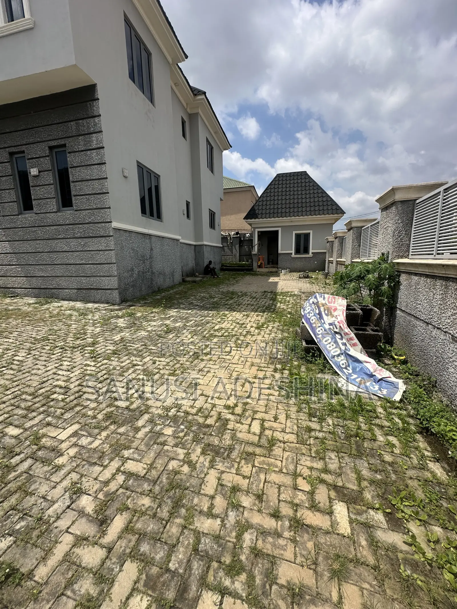 8bdrm Duplex in Life Camp,Fct Abuja for sale