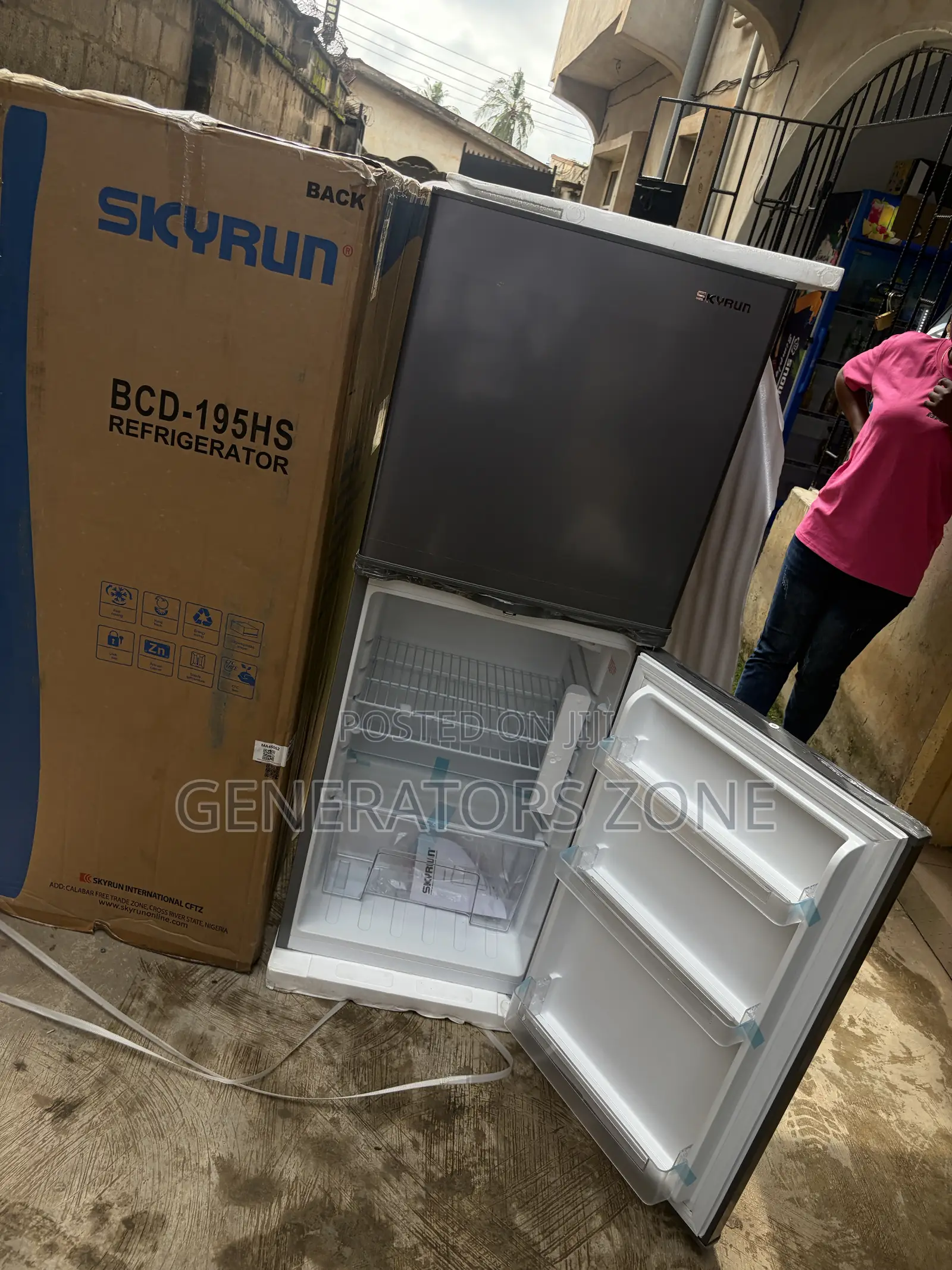 Skyrun BCD-195HS 195L Refrigerator With Freezer Compartment