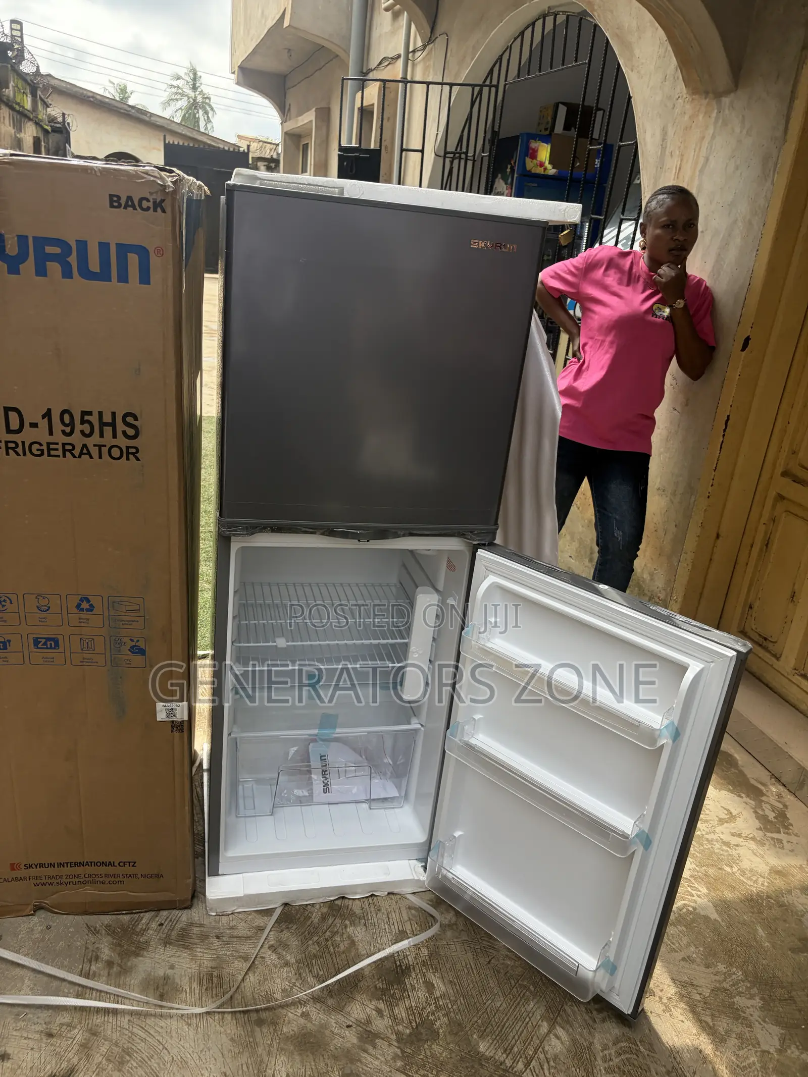 Skyrun BCD-195HS 195L Refrigerator With Freezer Compartment