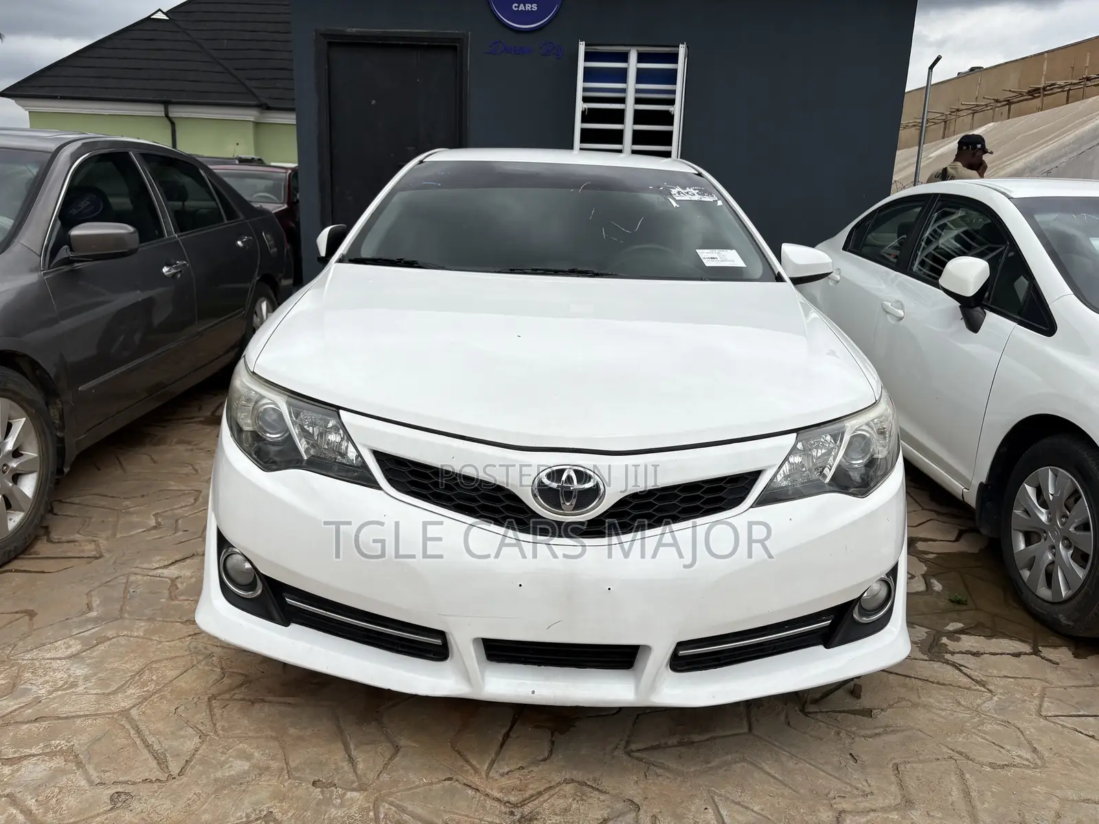 Toyota Camry SE 4dr Sedan (2.5L 4cyl 6A) 2014 White