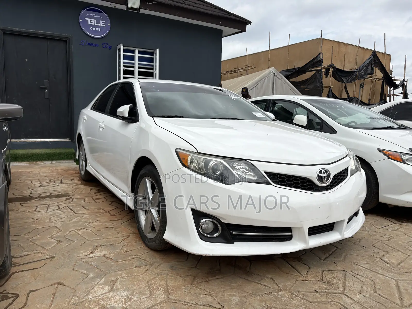 Toyota Camry SE 4dr Sedan (2.5L 4cyl 6A) 2014 White