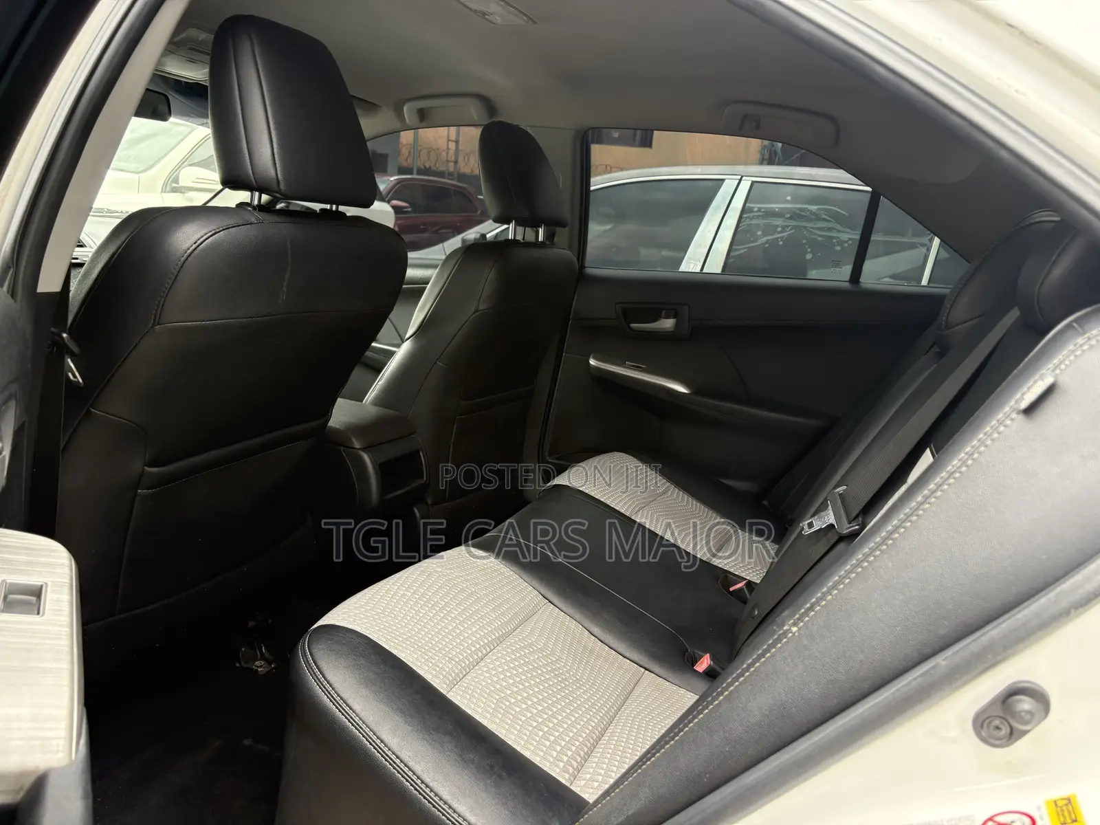 Toyota Camry SE 4dr Sedan (2.5L 4cyl 6A) 2014 White