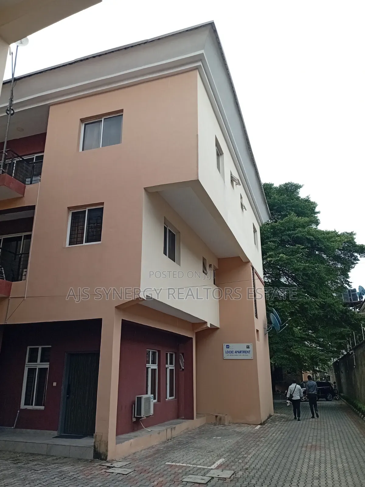 2bdrm Townhouse / Terrace in Lekki Phase 1 for rent