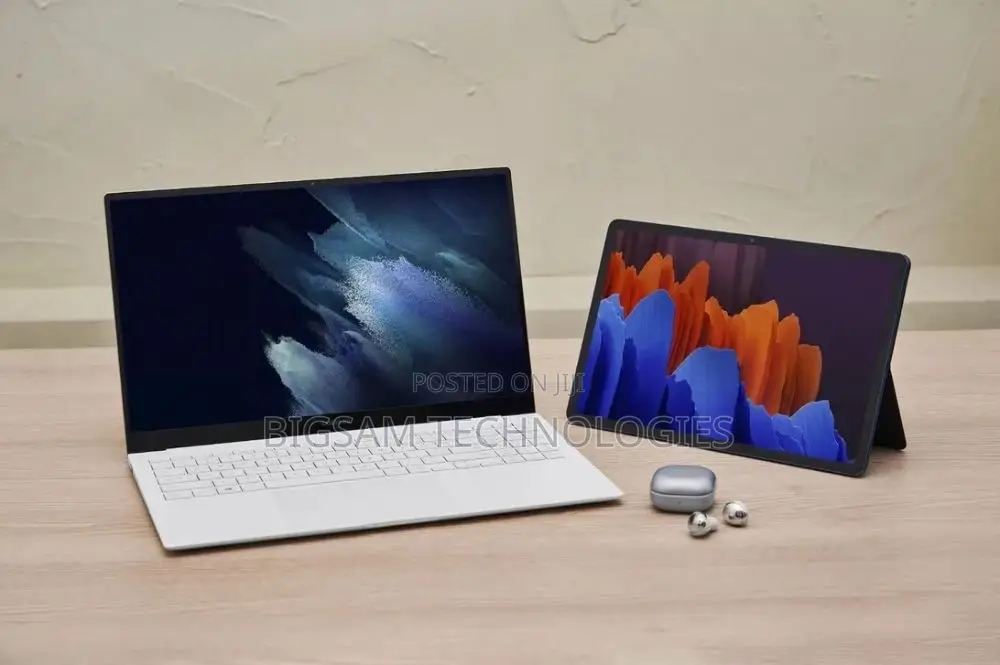 New Laptop Samsung Galaxy Book5 Pro 16GB Intel Core i7 SSD 1T