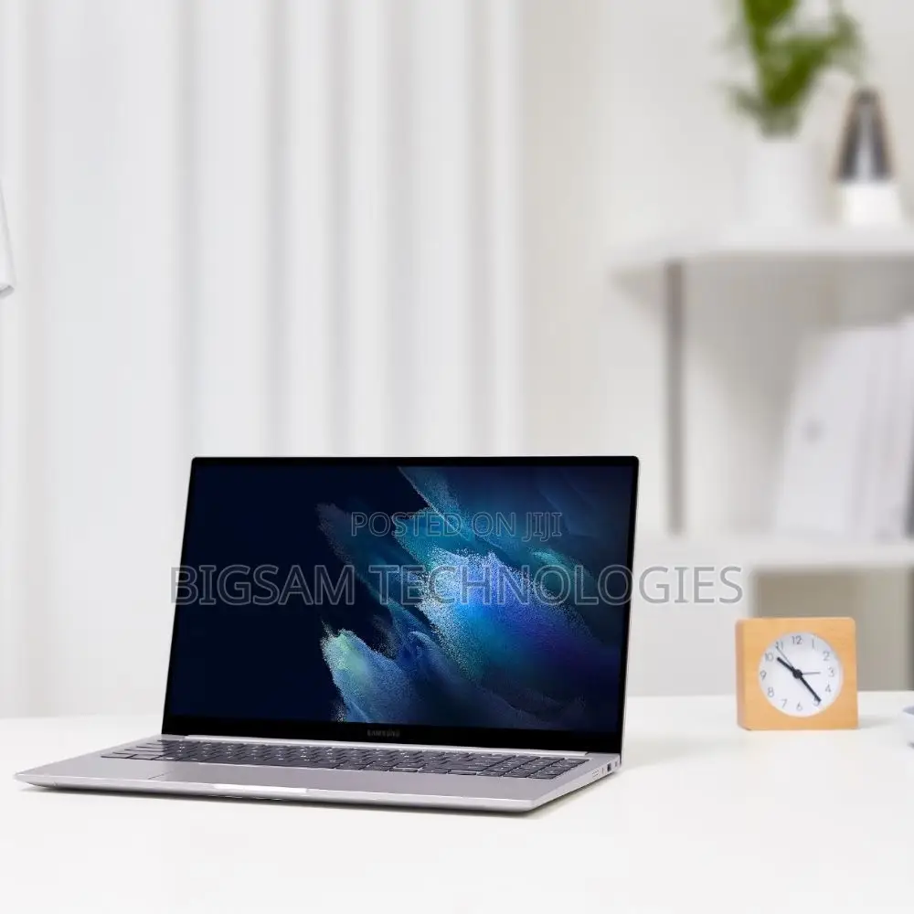 New Laptop Samsung Galaxy Book5 Pro 16GB Intel Core i7 SSD 1T