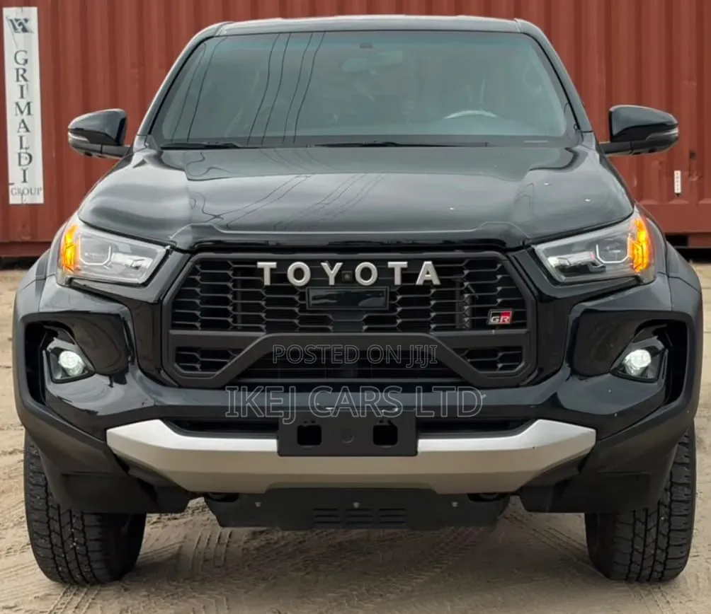 New Toyota Hilux 2024 Black
