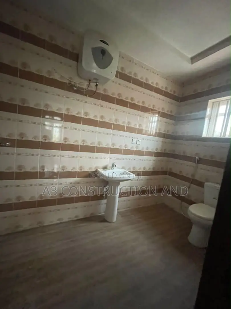 3bdrm Block of Flats in Adeoye Adeosun,, Akobo for rent