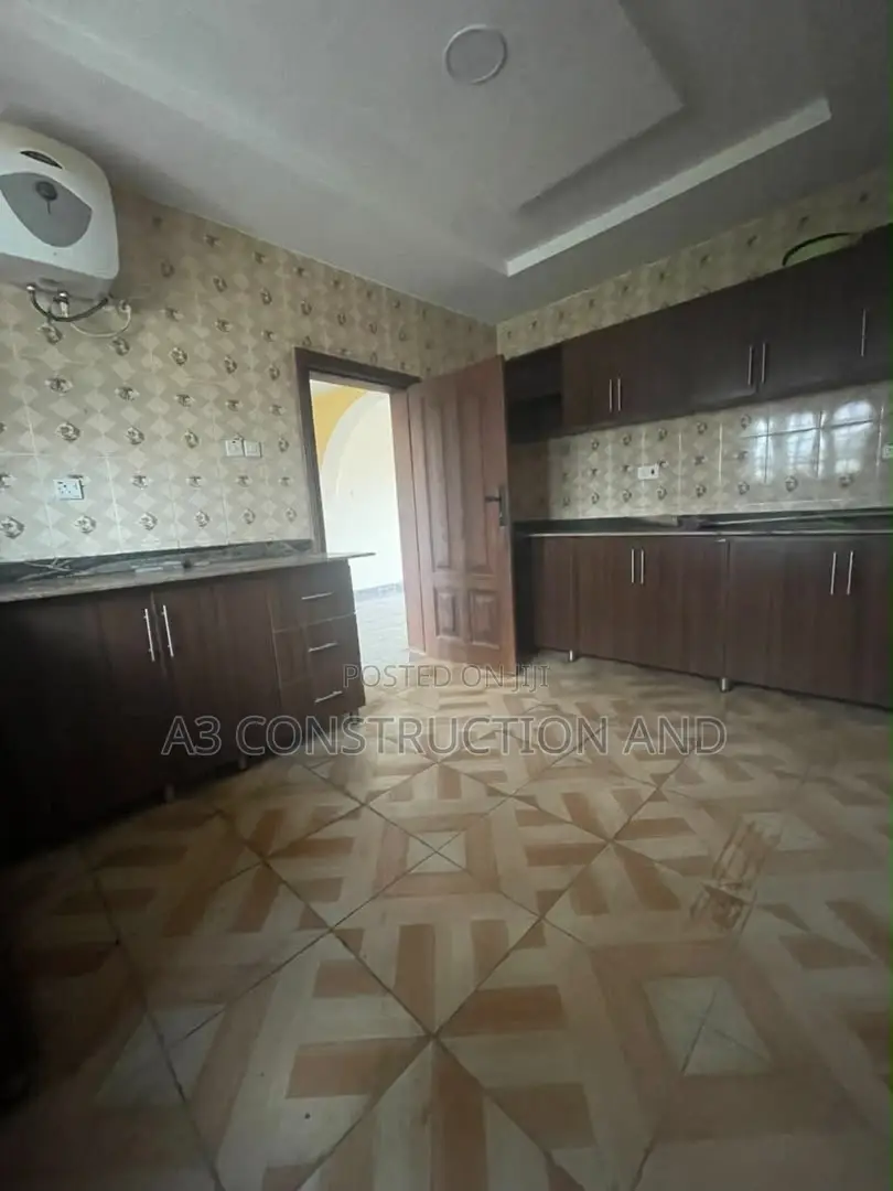 3bdrm Block of Flats in Adeoye Adeosun,, Akobo for rent