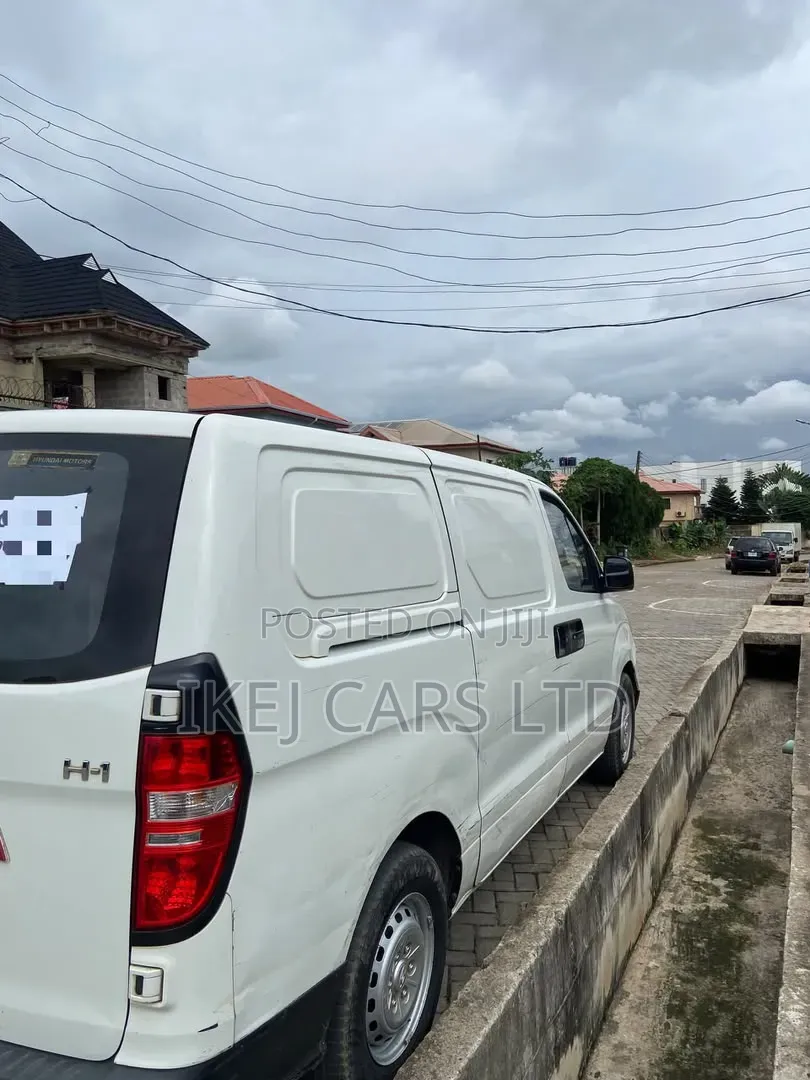 Hyundai H1 2012 White