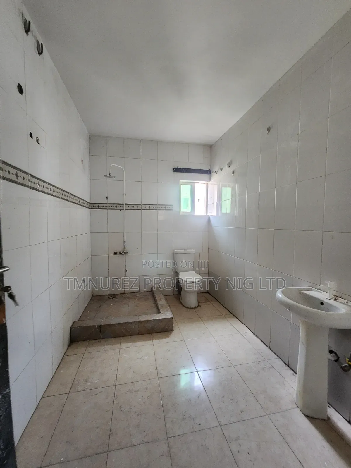 3bdrm Apartment in Chevron for rent