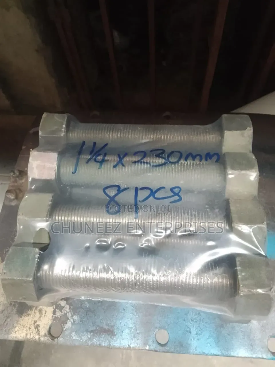 11/4x200 Stud Bolt Nut