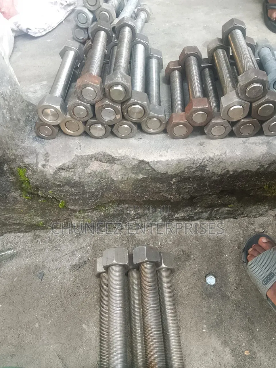 11/4x200 Stud Bolt Nut