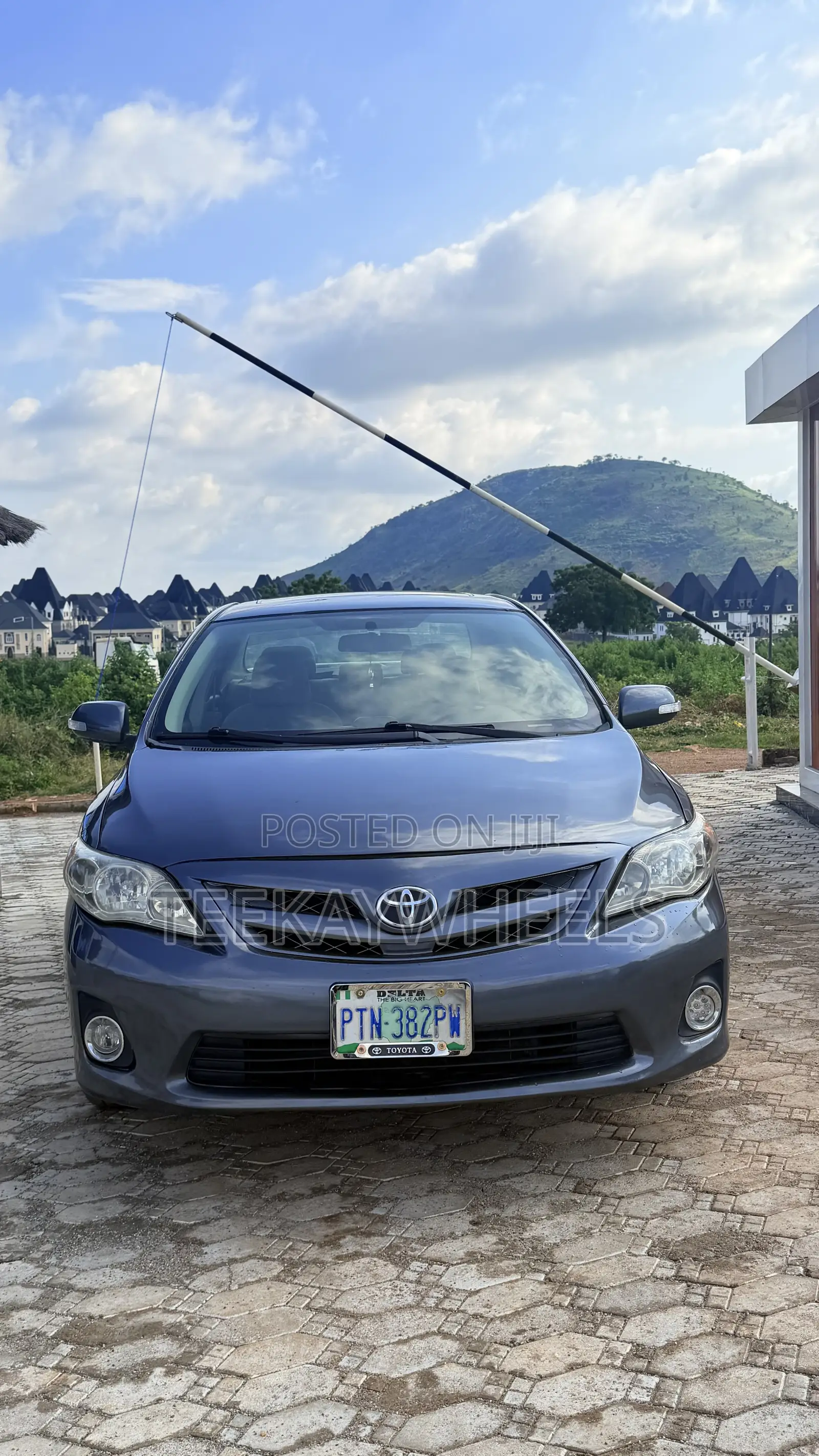 Toyota Corolla LE 4dr Sedan (1.8L 4cyl 4A) 2012 Gray