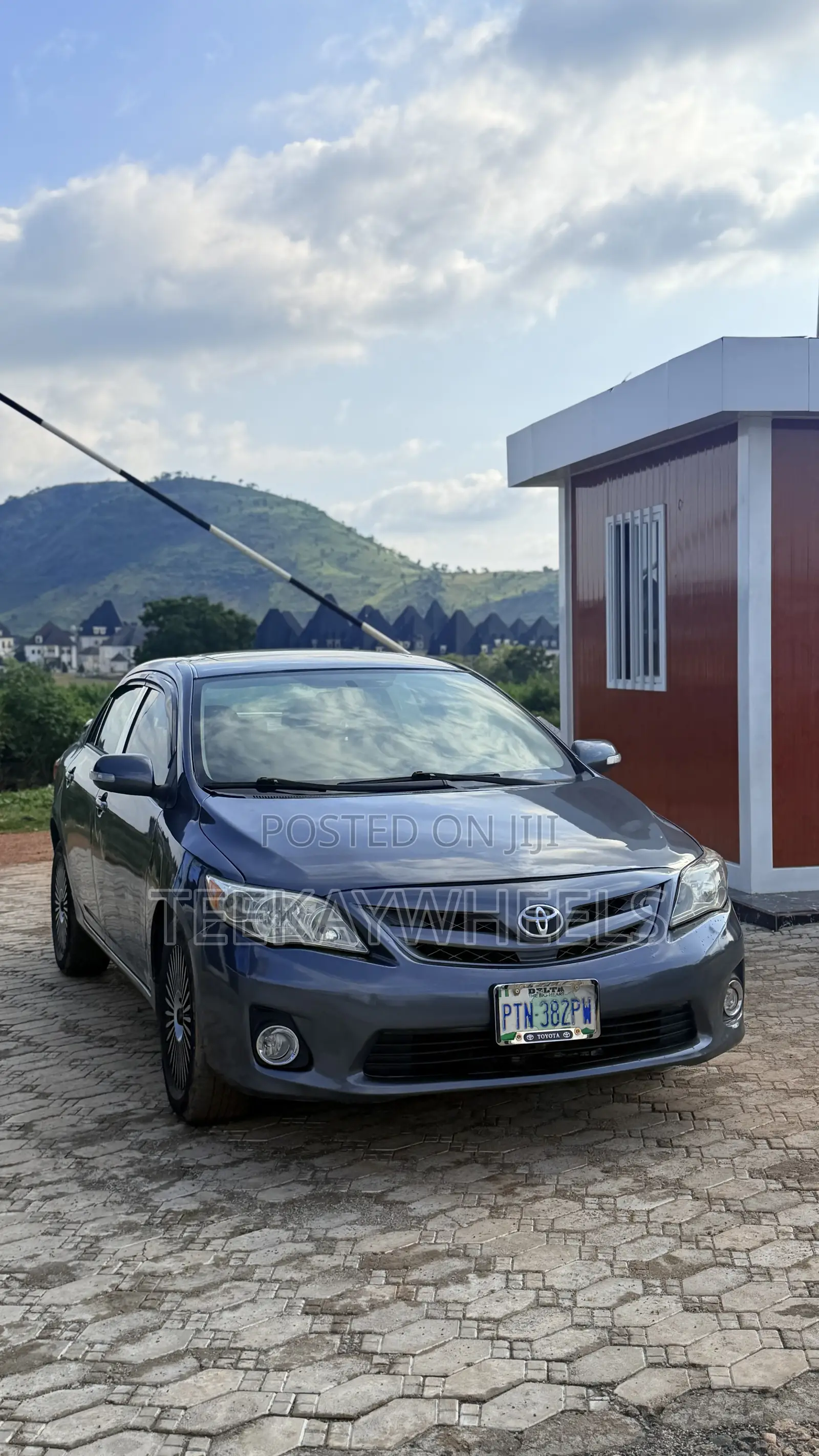 Toyota Corolla LE 4dr Sedan (1.8L 4cyl 4A) 2012 Gray