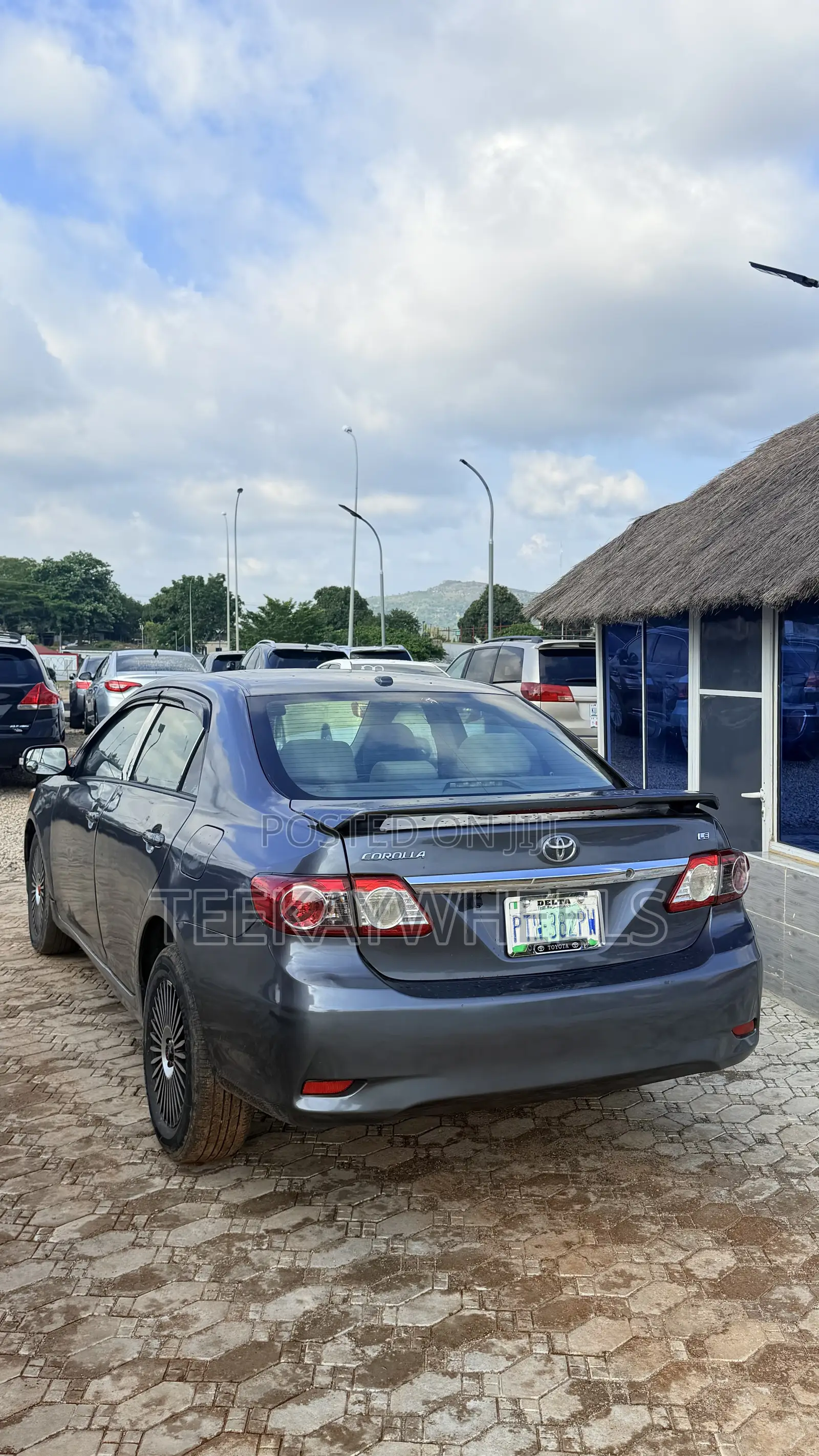 Toyota Corolla LE 4dr Sedan (1.8L 4cyl 4A) 2012 Gray
