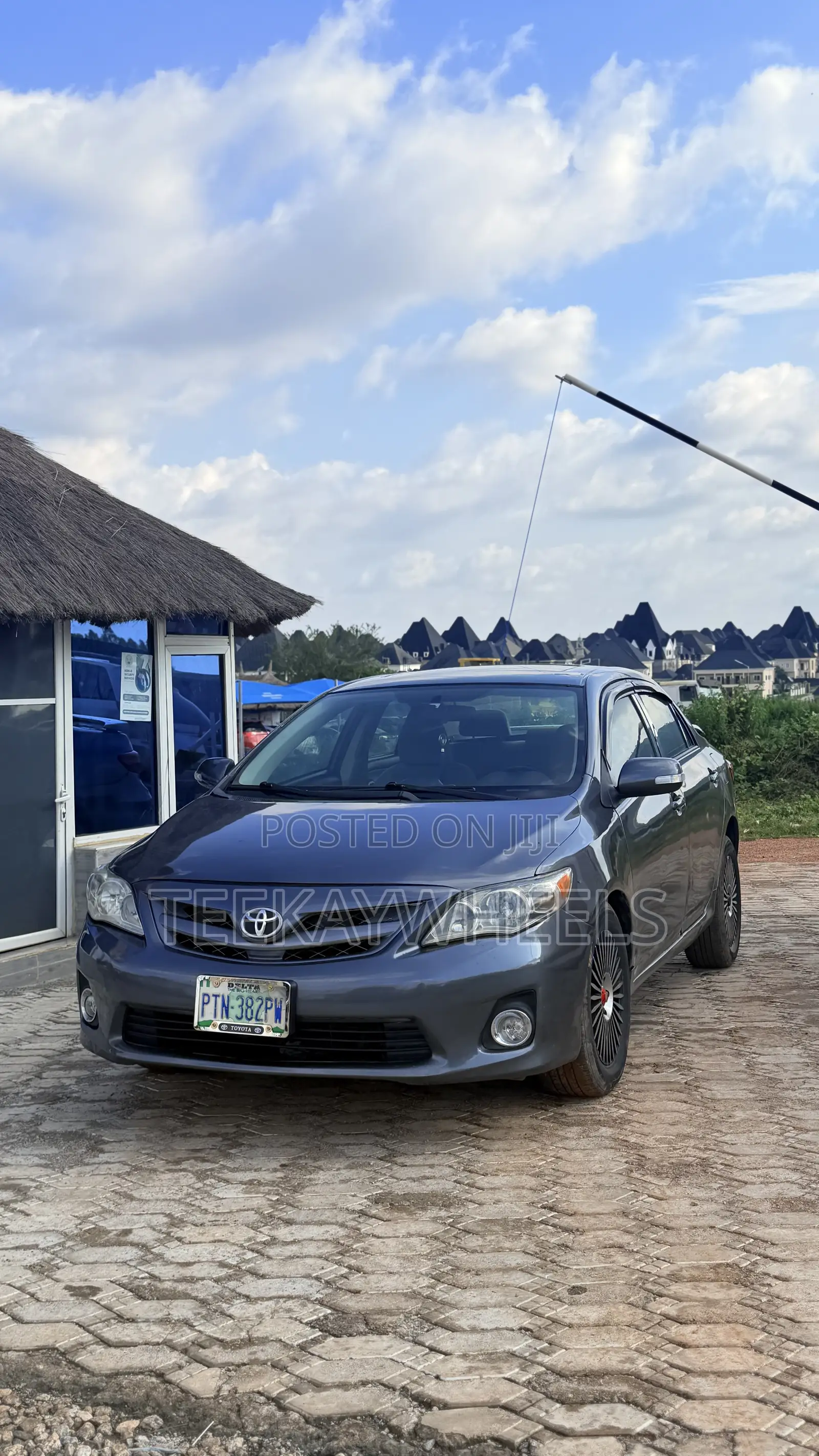 Toyota Corolla LE 4dr Sedan (1.8L 4cyl 4A) 2012 Gray