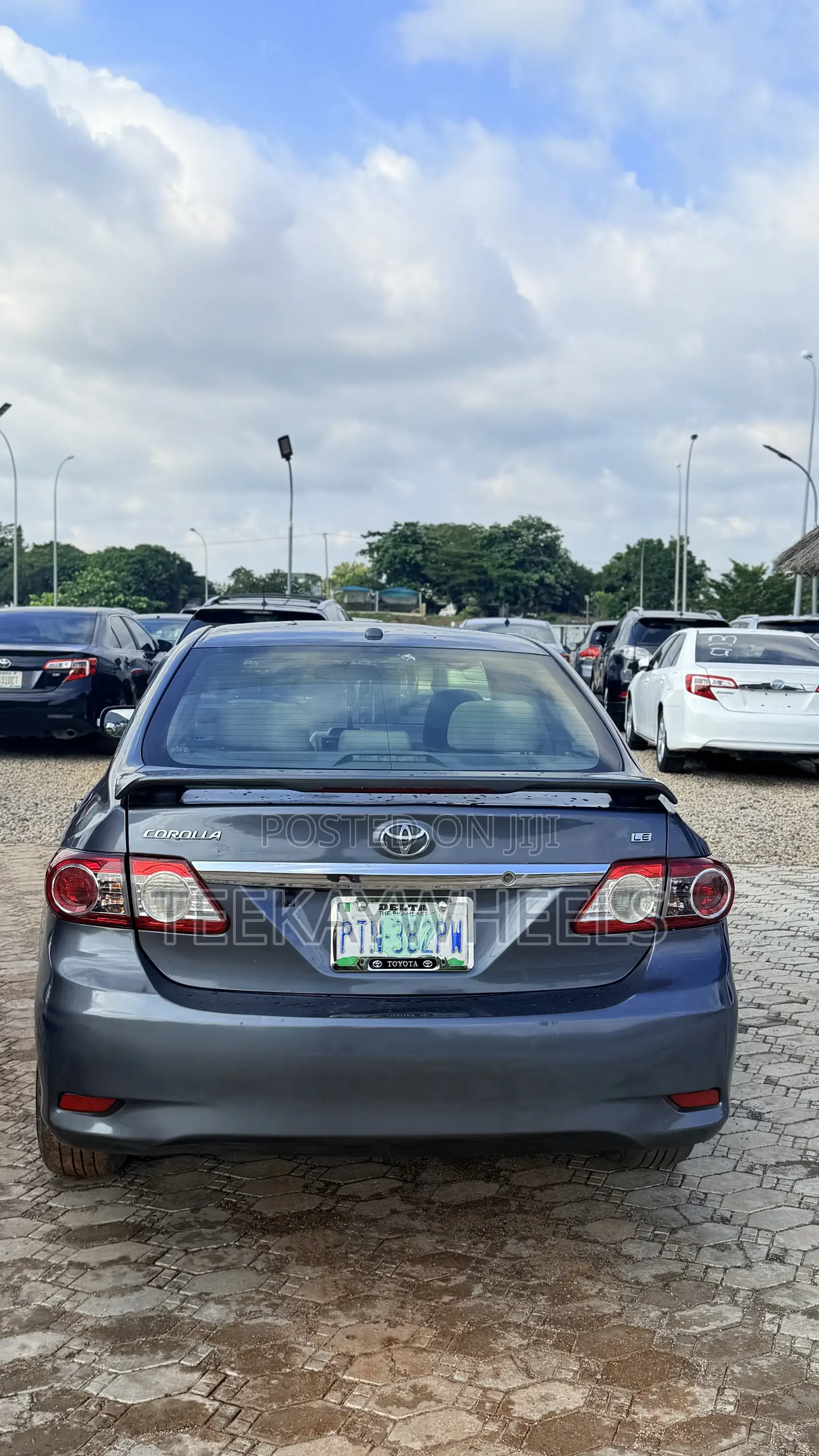 Toyota Corolla LE 4dr Sedan (1.8L 4cyl 4A) 2012 Gray
